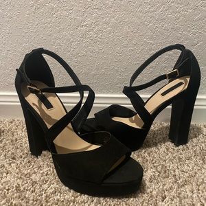 Black Suede Platfrom Pumps